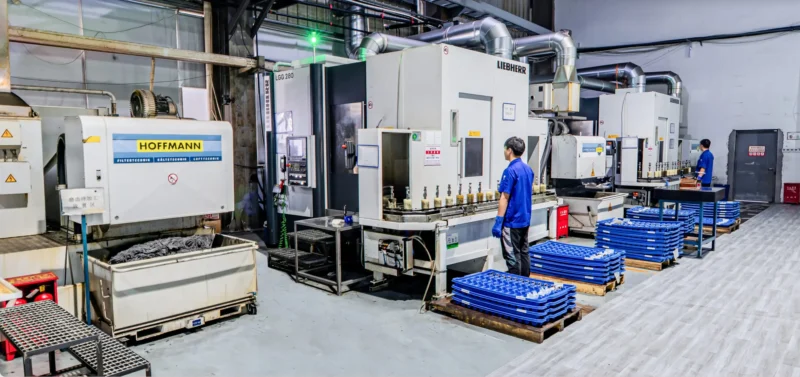 Gear tooth grinding workshop